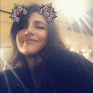 Meet your Posher, Dena